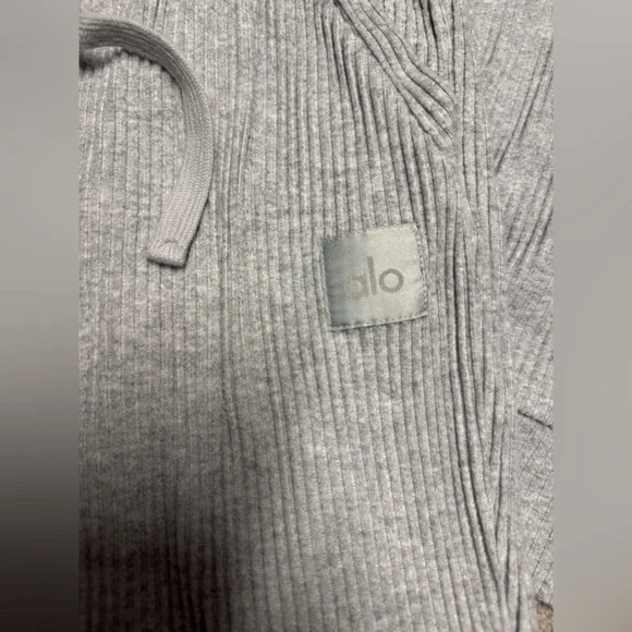 ALO Yoga Muse MATCHING SET - Picture 6 of 12